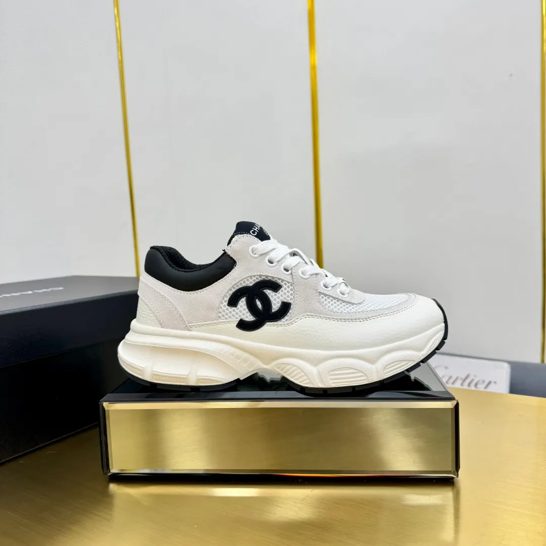 👟👟Ex-factory price 600👟👟 Upgraded version, upgraded version, upgraded version! No rebuttal accepted! ! ! ! Chanel Chanel dad shoes, couples' model for men and women - 2025 top casual sports shoes in the counter. This classic design; the upper is electro-embroidered with various techniques; ❷The inner lining is made of: original Yangli + net ❸The outsole is based on: the original TPU combination outsole. The full set of boutique packaging for women 35–41